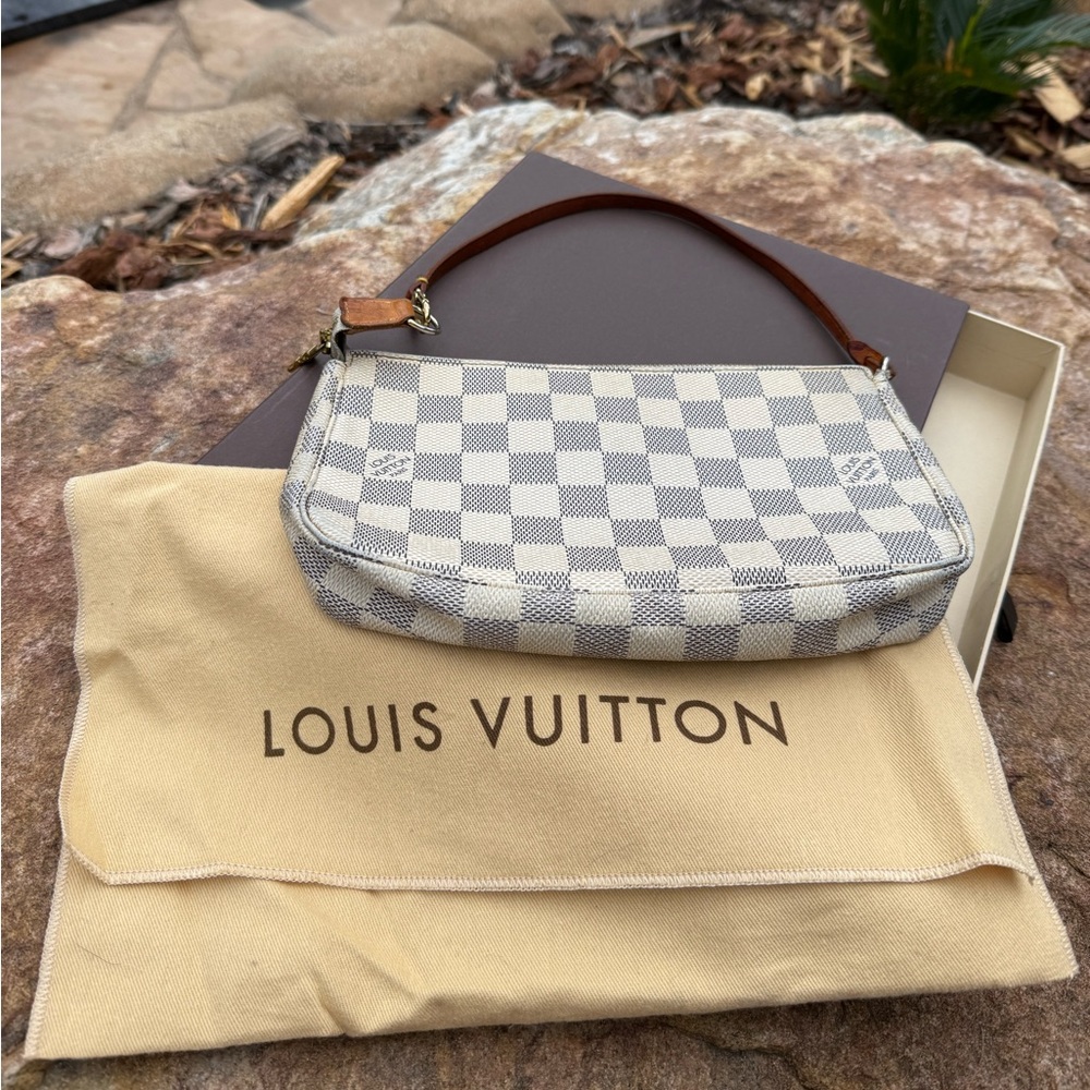 Authentic Louis Vuitton Damier pochette clutch purse bag w/ cert sleeper & box